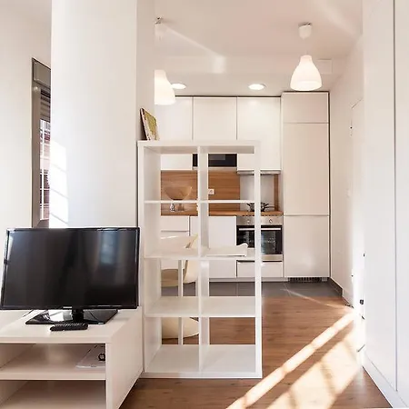 Click Apartment *